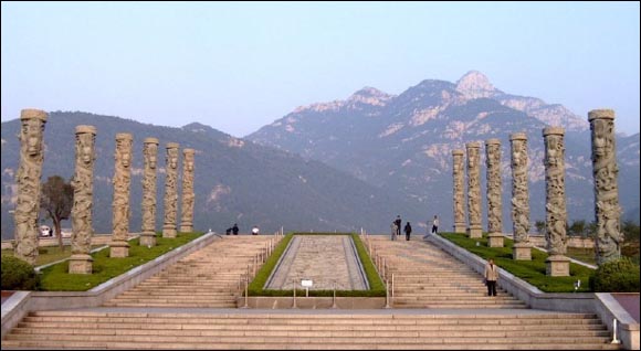 태산 입구 